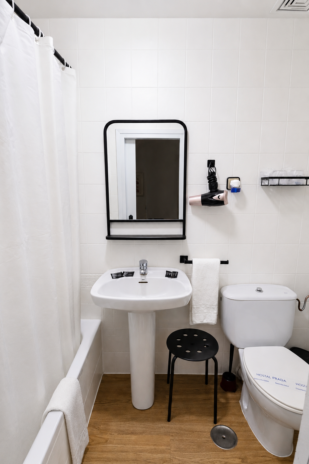 Baño privado del Hostal Prada